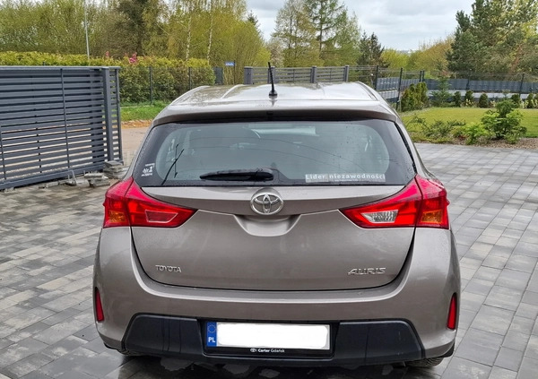 Toyota Auris cena 40500 przebieg: 126000, rok produkcji 2015 z Łomianki małe 106
